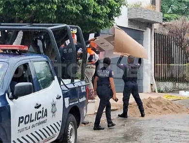 Se resbala en escalera y sufre una descarga Se resbala en escalera y sufre una descarga