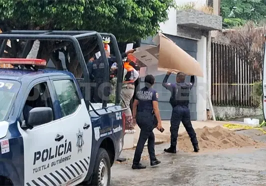 Se resbala en escalera y sufre una descarga Se resbala en escalera y sufre una descarga