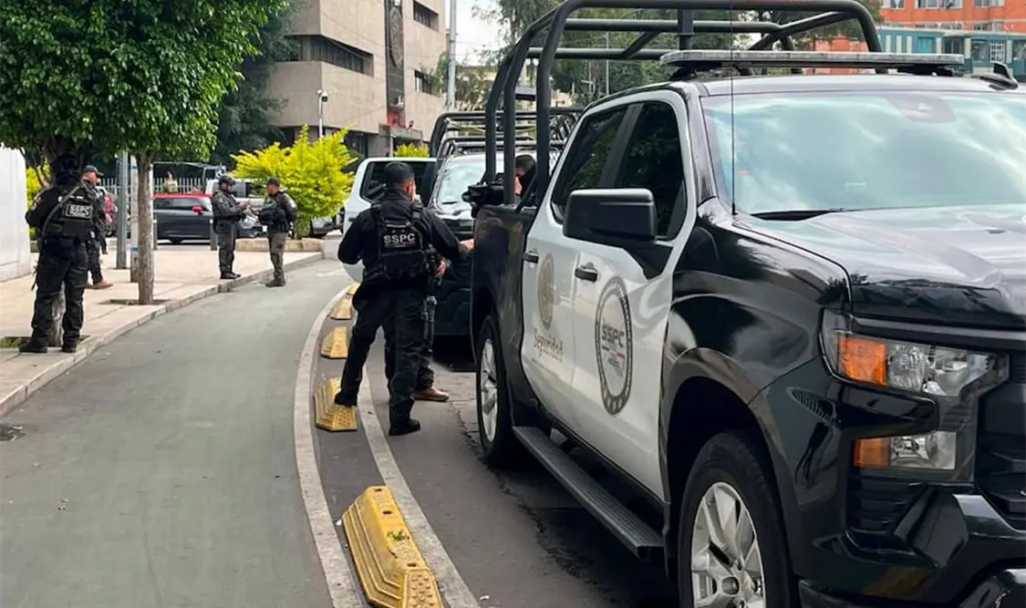 Elementos de seguridad en las afueras de la Femdo en CDMX. Cortesía