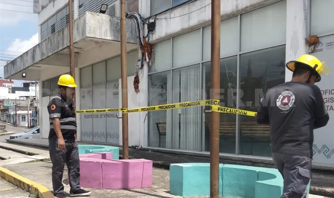 El alcalde Yamil Melgar y el secretario de Protección Civil del Estado, Mauricio Cordero, realizaron un recorrido de inspección en la zona. Rafael Victorio/CP