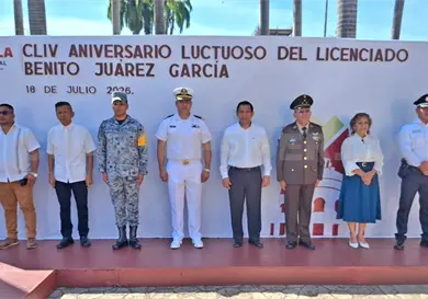 Ayuntamiento honra la memoria de Benito Juárez Ayuntamiento honra la memoria de Benito Juárez