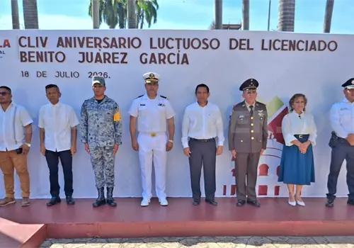 Ayuntamiento honra la memoria de Benito Juárez Ayuntamiento honra la memoria de Benito Juárez