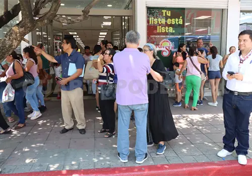 Van más de 400 réplicas tras sismo de 7.4 Van más de 400 réplicas tras sismo de 7.4