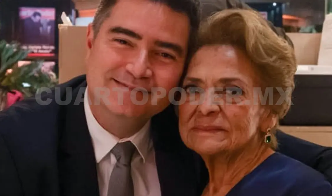 Luis Pedrero González, titular de la SEyT, y la maestra María Morales Ruiz, directora editorial del periódico Cuarto Poder. CP