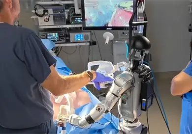 Robot completa el primer ensayo de cirug&iacute;a