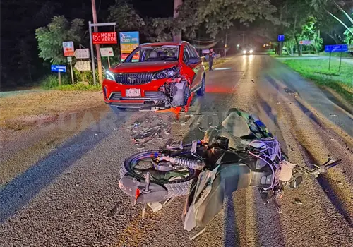 Sobrevive a brutal colisión contra auto Sobrevive a brutal colisión contra auto