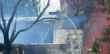 Incendio de cocina moviliza a bomberos Incendio de cocina moviliza a bomberos
