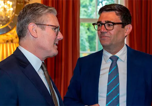 Burnham es el nuevo primer ministro del RU