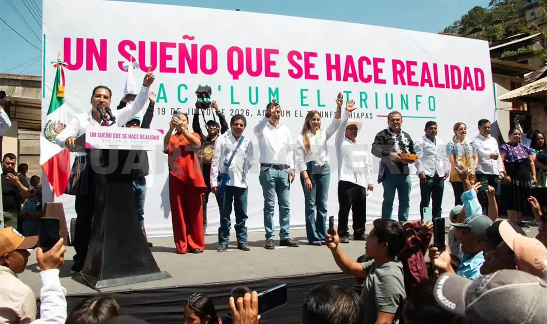 La diputada Alejandra Gómez y Mario Guillén acompañaron al gobernador en el protocolo para la creación del nuevo municipio. CP