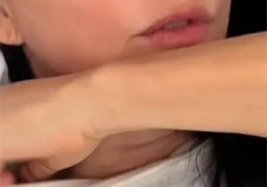 Ana de la Reguera sufre con una ardilla Ana de la Reguera sufre con una ardilla