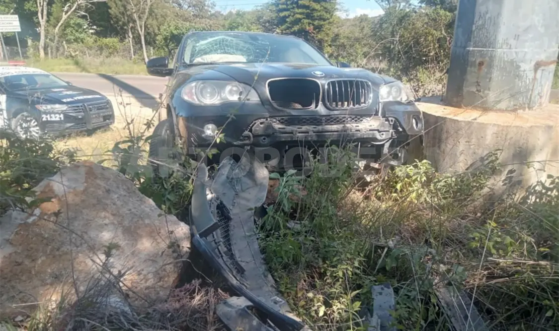 El joven que manejaba la BMW X5 abandonó el camino en un tramo rectilíneo. Juan Orel / CP