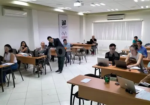 Capacitan a personal de la Canirac en IA para comercios