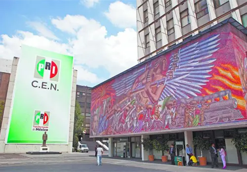 &iquest;Cu&aacute;nto ganan los dirigentes de PAN, PRI, MC y Morena?