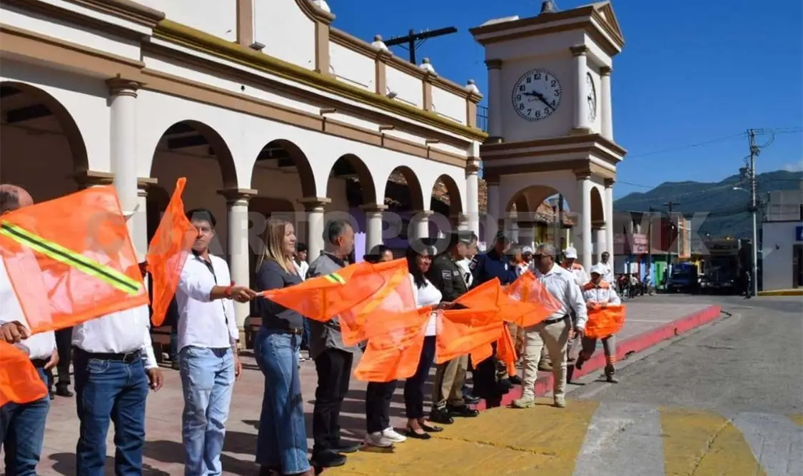 Autoridades dieron el banderazo de salida. Manuel Martínez / CP