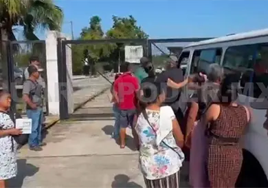 Protestan por cuatro d&iacute;as sin luz