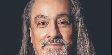 Sr. Gonz&aacute;lez lanza nueva novela
