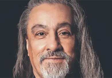 Sr. Gonz&aacute;lez lanza nueva novela