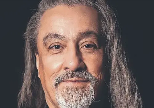 Sr. González lanza nueva novela Sr. González lanza nueva novela