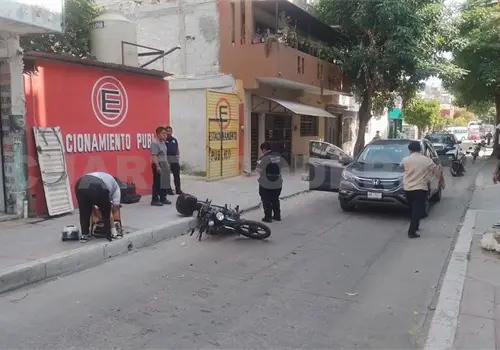 Colisi&oacute;n vehicular en pleno centro de Tuxtla