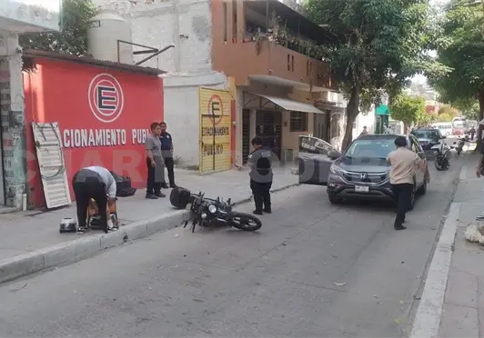 Colisión vehicular en pleno centro de Tuxtla Colisión vehicular en pleno centro de Tuxtla