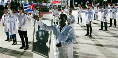 Imponen sanciones a brigadas m&eacute;dicas cubanas