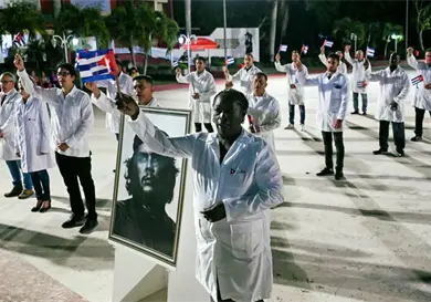 Imponen sanciones a brigadas m&eacute;dicas cubanas