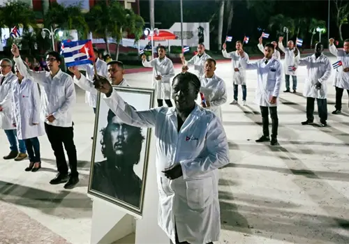 Imponen sanciones a brigadas m&eacute;dicas cubanas