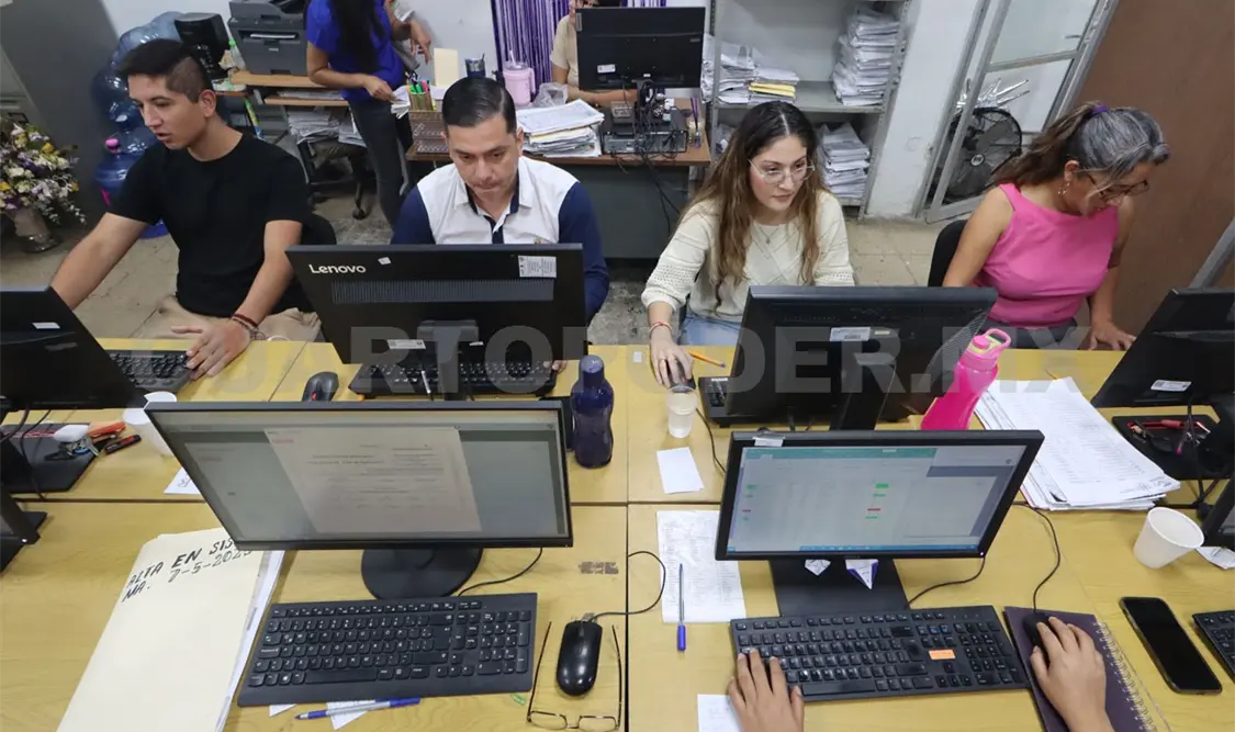 Las personas morales tienen que hacer que todas sus facturas electrónicas coincidan con las que tiene el SAT. Diego Pérez / CP