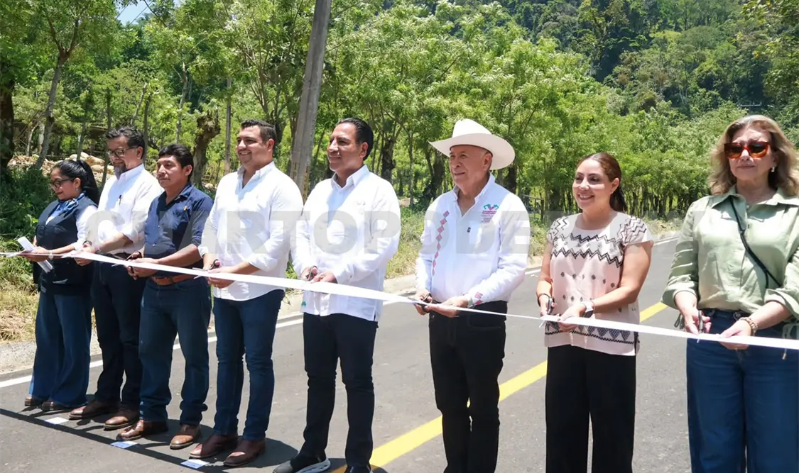 En Solosuchiapa, inauguró la pavimentación de las calles Galeana, Benito Juárez y Venustiano Carranza. CP