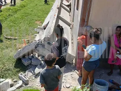 Derrumbe deja a pastor muerto y a alba&ntilde;il herido