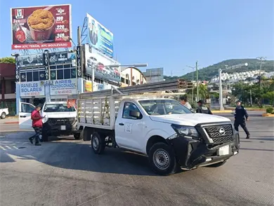Chocan por alcance en la rotonda de La Coneja Chocan por alcance en la rotonda de La Coneja