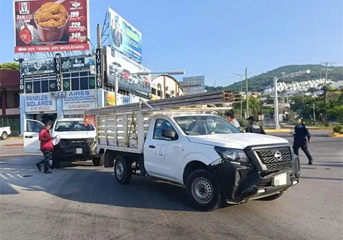 Chocan por alcance en la rotonda de La Coneja