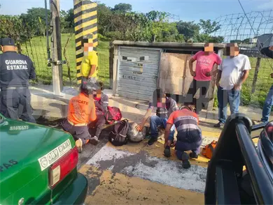 Dos lesionados en un impacto a motocicleta