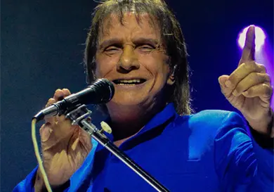 Roberto Carlos tranquiliza a sus fans