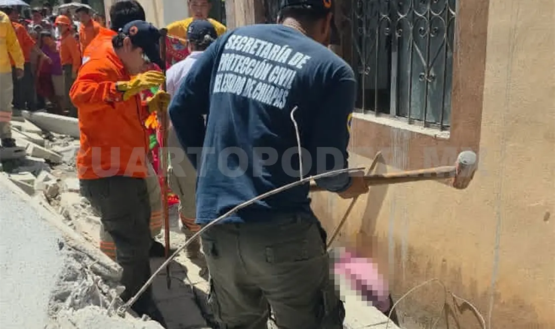 Elementos de Protección Civil y corporaciones de seguridad realizaron intensas maniobras para rescatar a dos hombres. Genaro Sánchez / CP