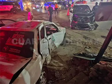 No respeta el rojo de sem&aacute;foro y choca