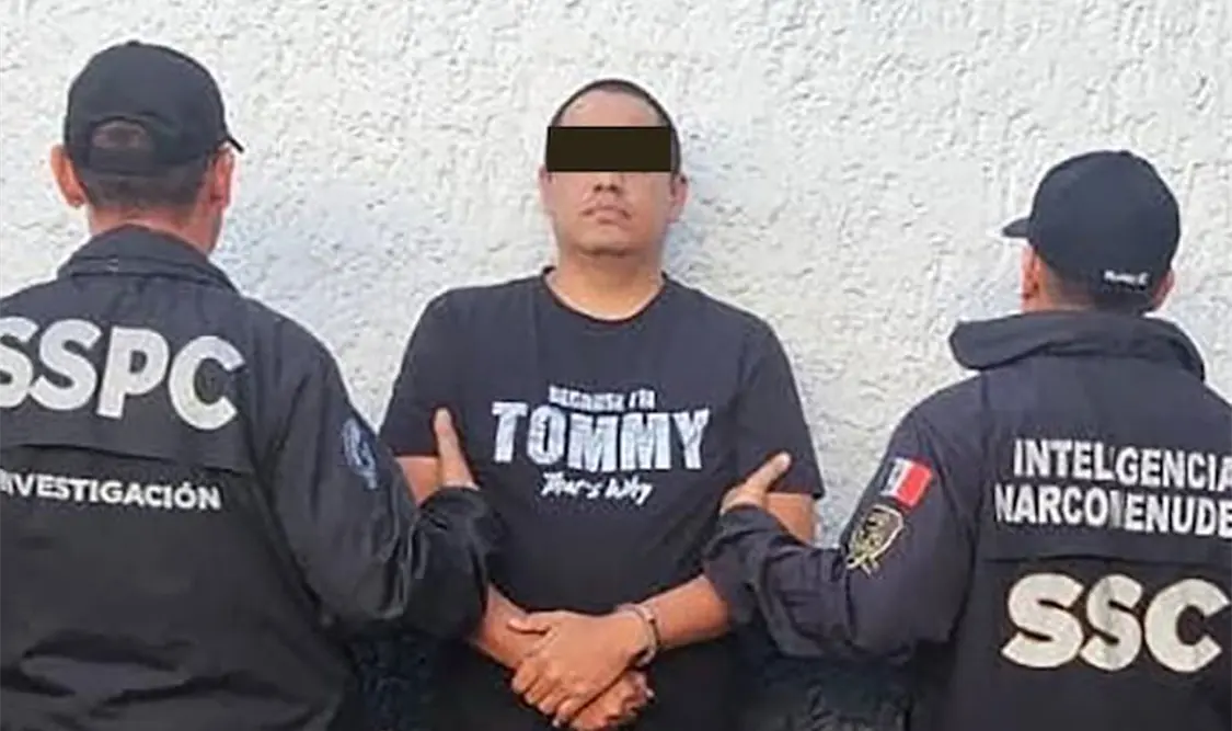 Al exjefe policial de Atoyac lo trasladaron a la Ciudad de México. Cortesía