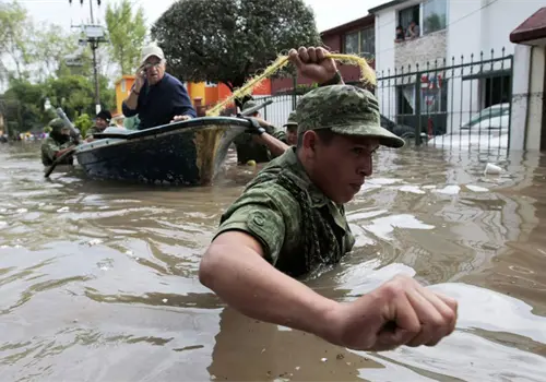 Senadores piden fortalecer las alertas de huracanes Senadores piden fortalecer las alertas de huracanes