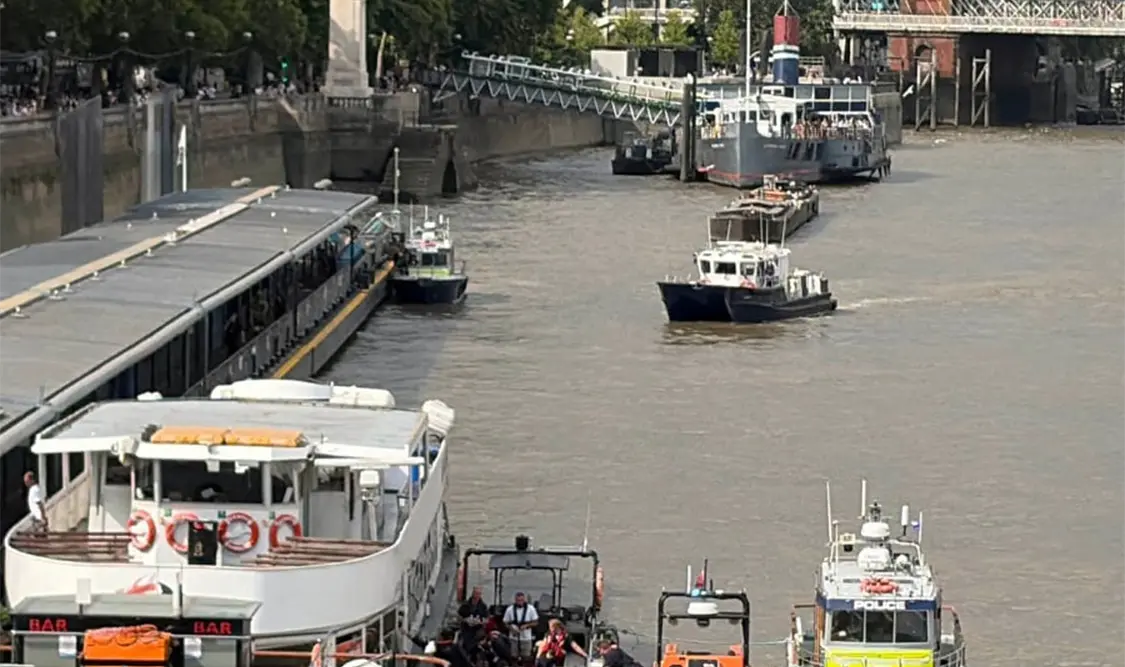 Testigos relataron que dos embarcaciones navegaban a gran velocidad por el Támesis antes del accidente. Cortesía