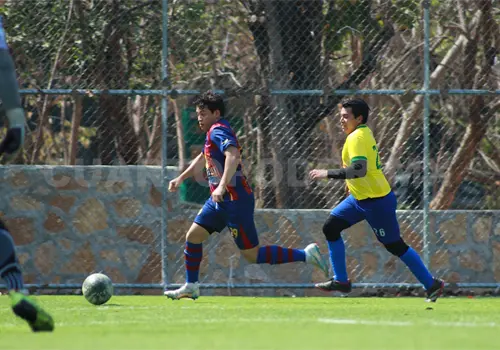 Familia FC lidera en la primera divisi&oacute;n