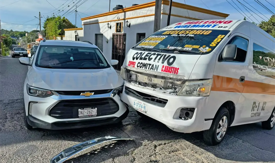 Uno de los choques fue en la 1.ª Poniente y 4.ª Sur, donde una Chevrolet Tracker impactó a un colectivo de la ruta 1-02. Juan Orel / CP