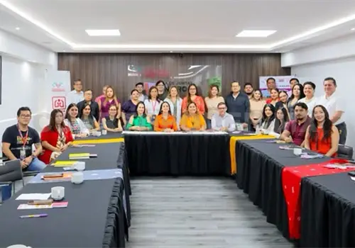 Imparten pl&aacute;ticas a personal del Isstech