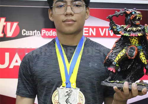 Marvin Guzm&aacute;n apunta a la &eacute;lite nacional