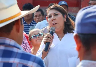 Usted ya va de salida, le responde edil a abuelito Usted ya va de salida, le responde edil a abuelito