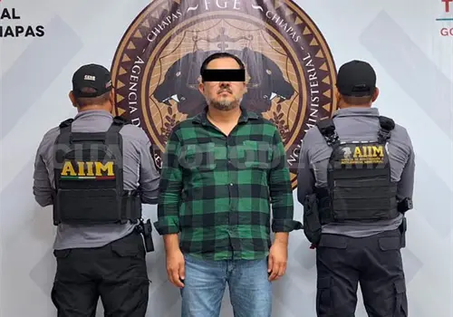 Seis exservidores p&uacute;blicos detenidos