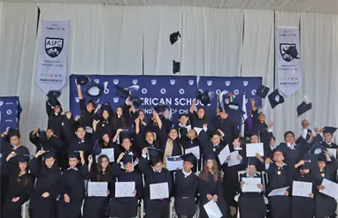 Primaria y secundaria se grad&uacute;an