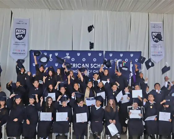 Primaria y secundaria se gradúan Primaria y secundaria se gradúan
