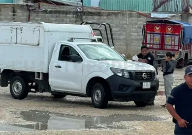 Muere chofer de combi tras llegar de un viaje