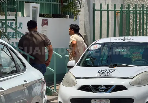 Pierde la vida en entrada de un centro de salud