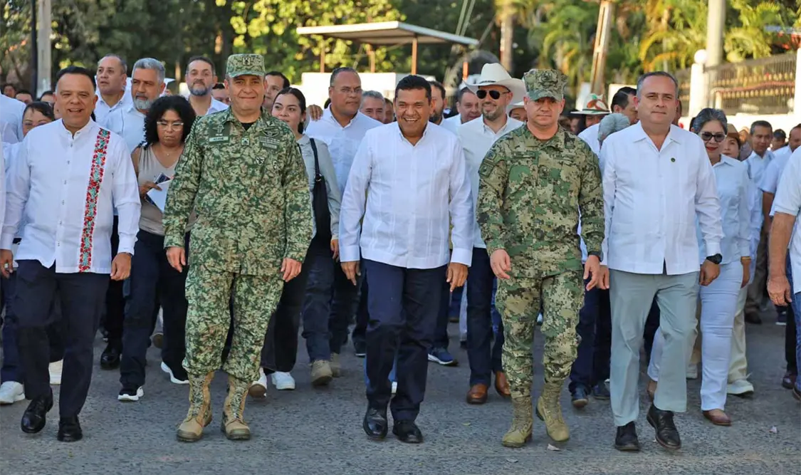 El gobernador afirmó que se encuentra en óptimas condiciones físicas y trabajando todos los días. Cortesía